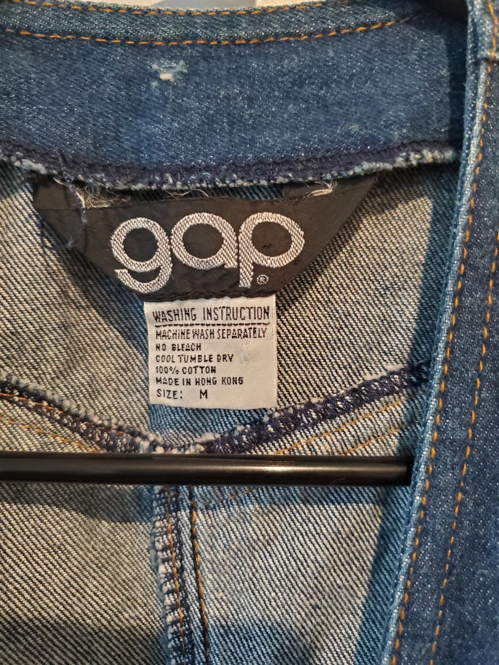 GAP label seams fit